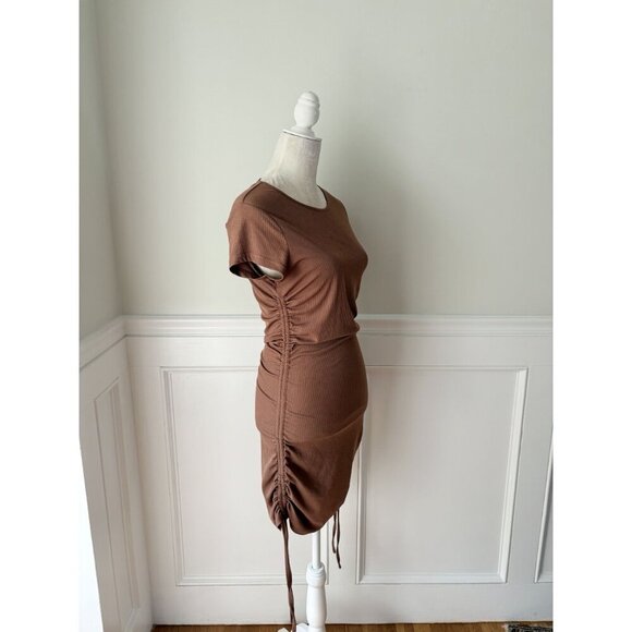 Brown Ribbed Ruched Side Stretch Dress With Short Sleeves & Adjustable Drawstrin - Picture 3 of 4